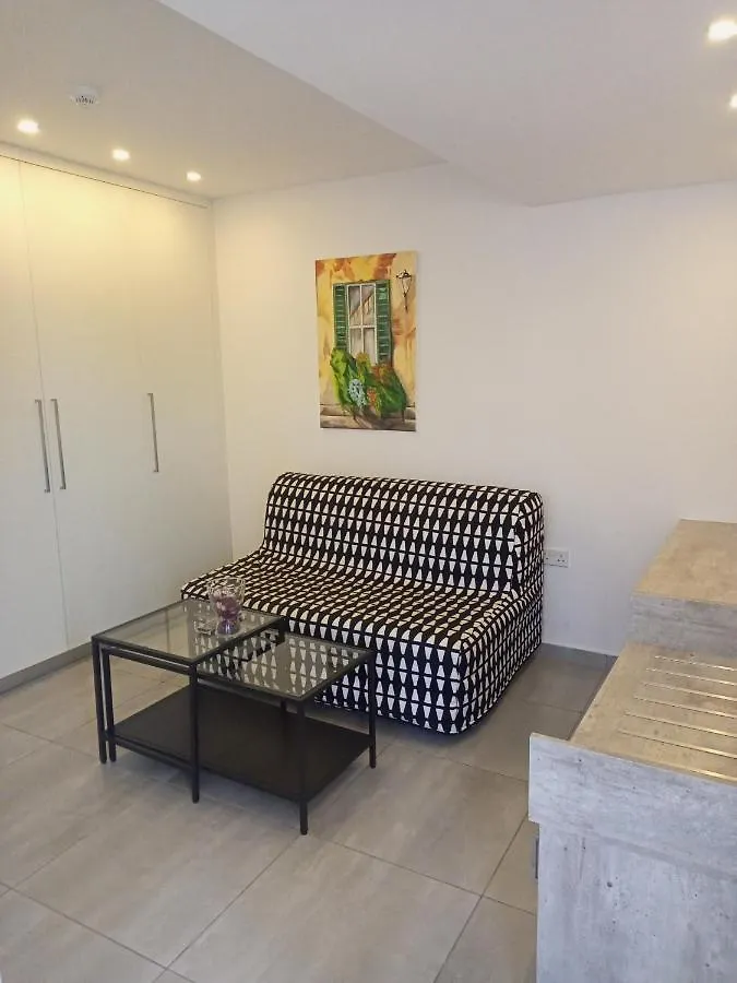 Aparthotel White 11 Lárnaca Chipre